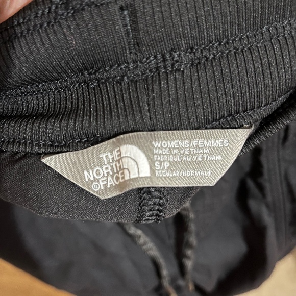 The North Face Women’s Black Athletic Capri Joggers Outdoor Pants Sz-S - Picture 4 of 7
